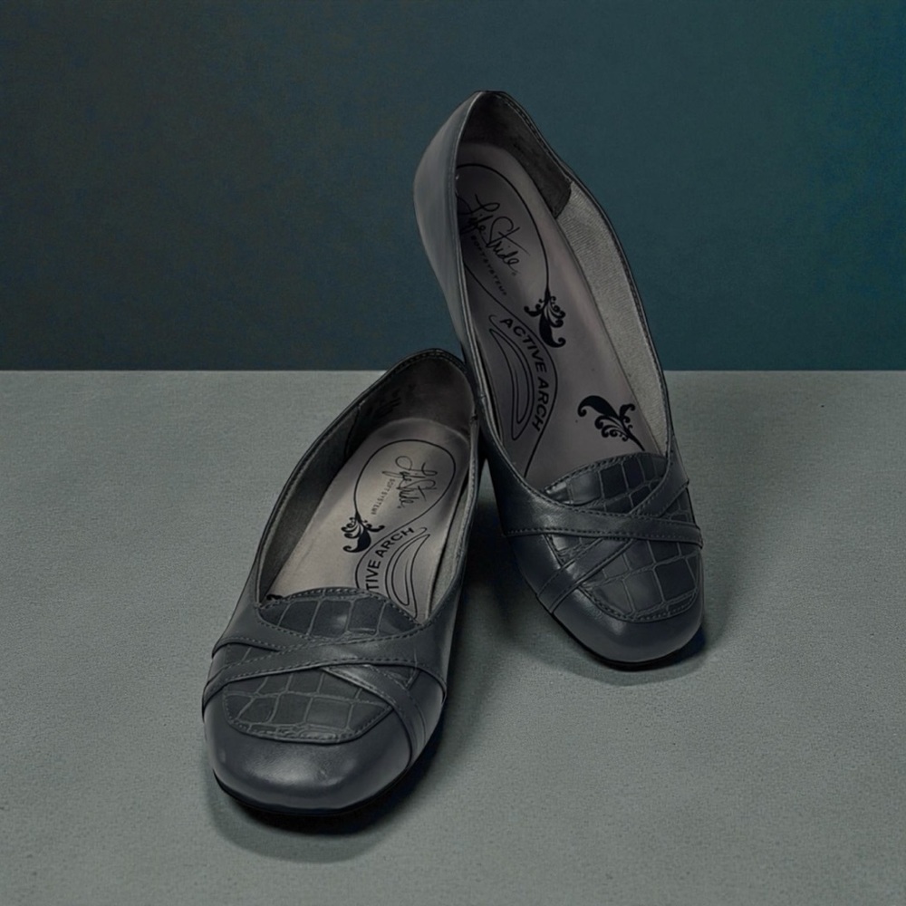 Life Stride Soft System Women's Grey Loafers w/Arch Support- Size 8- EUC